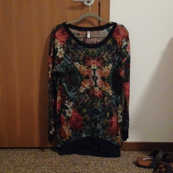 Sweater - Picture 2 of 8